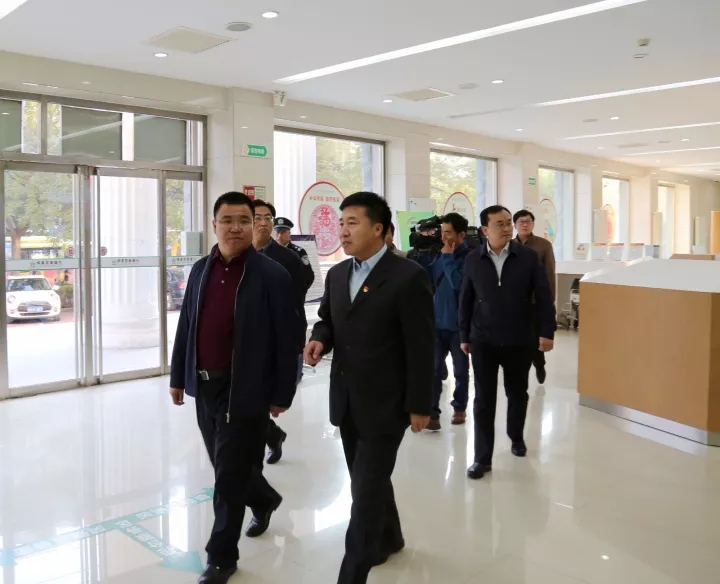 银行五楼会议室召开财税金融工作调研会议,怀来县人民政府县长王鸿飞